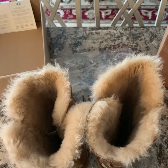 UGGs - Picture 7 of 7